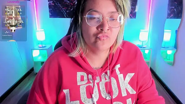 lucky-leah online show from November 21, 5:09 am