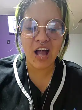 Snapshot of lucky-leah chatting on September 25, 4:22 am lucky-leah online show from September 25, 4:22 am