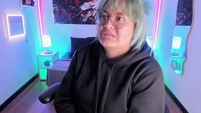 lucky-leah online show from January 15, 4:18 am