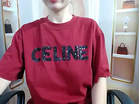 Love bug15 online show from April 11, 2:32 pm