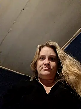 jgodbout2011 online show from April 28, 5:11 am