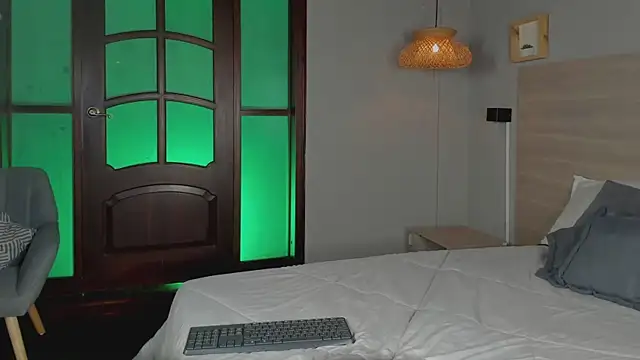 nayah   online show from November 6, 7:53 pm