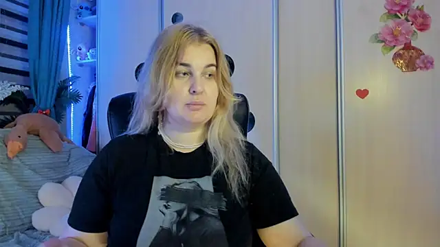 CoraSwon online show from February 16, 4:29 pm