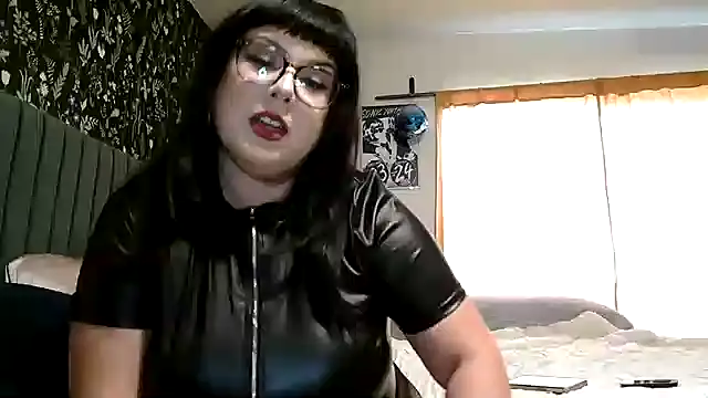 Trixykingxo online show from November 21, 10:45 pm