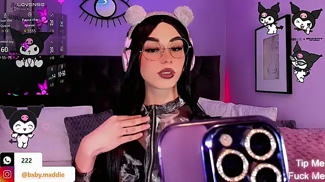 Snapshot of kimMaddiee chatting on October 14, 5:54 am kimMaddiee online show from October 14, 5:54 am