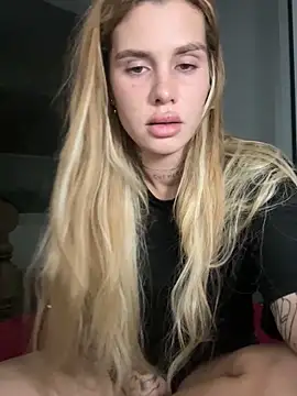 EmiliaCatalina online show from December 3, 1:19 am