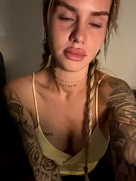 EmiliaCatalina online show from January 17, 10:39 pm