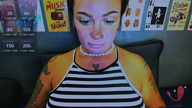 EllieOz online show from April 29, 5:30 pm