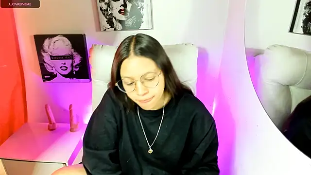 SamanthaRoldaan online show from April 9, 3:06 pm