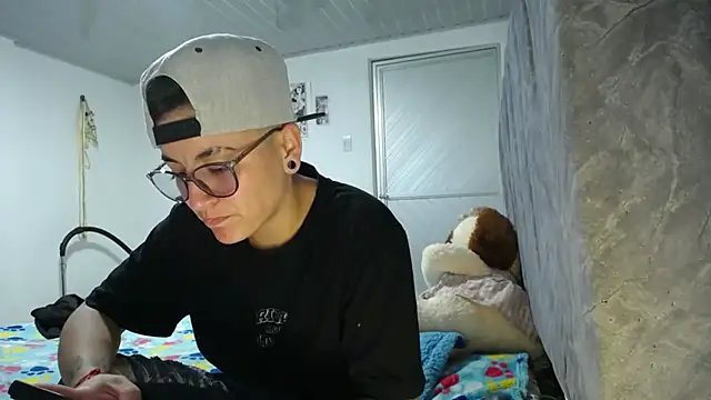 linda 33 online show from April 30, 1:22 am