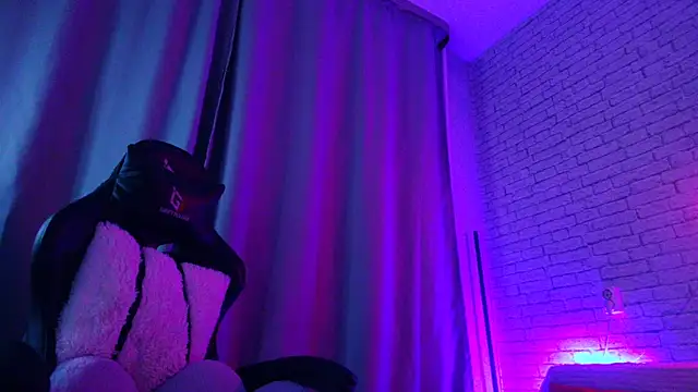 -Stacyy- online show from November 7, 10:43 am