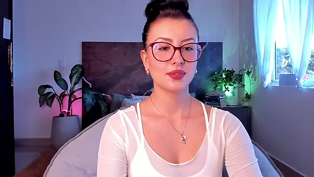 Snapshot of EmaSaenz chatting on September 11, 9:04 pm EmaSaenz online show from September 11, 9:04 pm