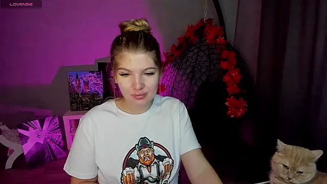 Snapshot of lily_williamss chatting on September 22, 1:15 am lily williamss online show from September 22, 1:15 am