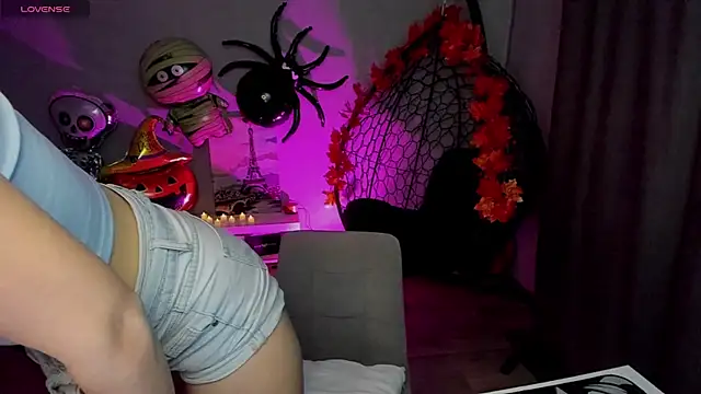 Snapshot of lily_williamss chatting on October 12, 1:19 am lily williamss online show from October 12, 1:19 am