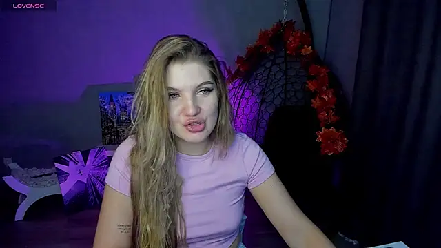 Snapshot of lily_williamss chatting on October 5, 12:15 am lily williamss online show from October 5, 12:15 am