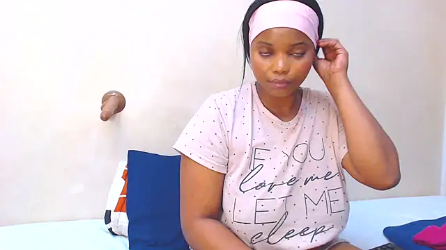 Snapshot of Xoli_11 chatting on October 8, 3:27 pm Xoli 11 online show from October 8, 3:27 pm