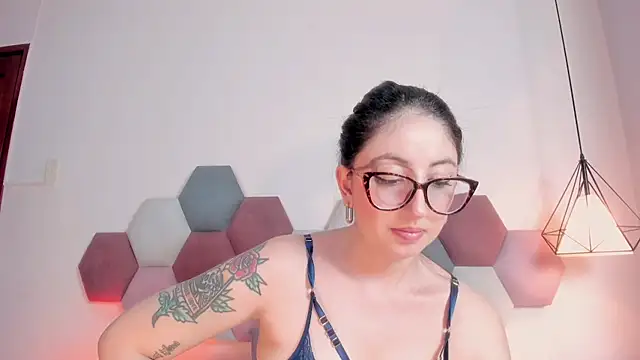 Emilywatsonn online show from July 3, 3:23 am