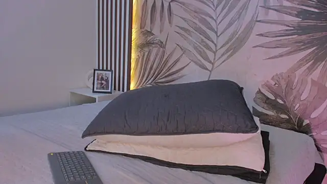 Samaantha-White online show from September 25, 12:04 pm