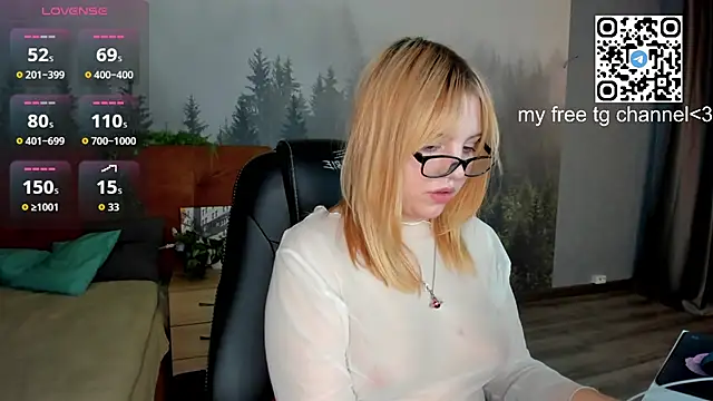 Snapshot of Stacy_Luv chatting on October 17, 1:09 am Stacy Luv online show from October 17, 1:09 am