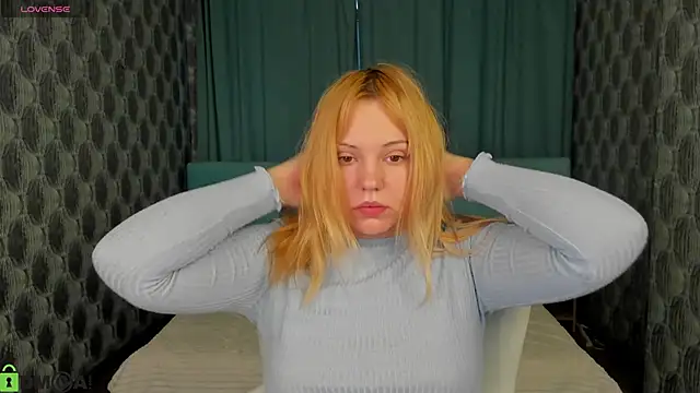 Snapshot of Stacy_Luv chatting on September 13, 1:02 am Stacy Luv online show from September 13, 1:02 am