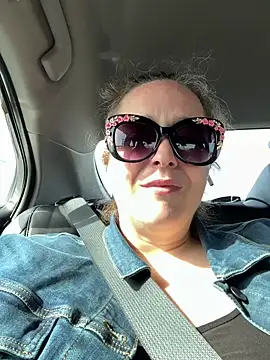 sylviahhh online show from May 17, 12:59 pm