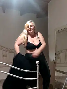 BecciDeluxe online show from February 27, 9:58 pm