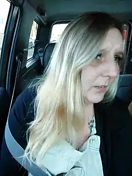 BecciDeluxe online show from October 16, 3:47 pm