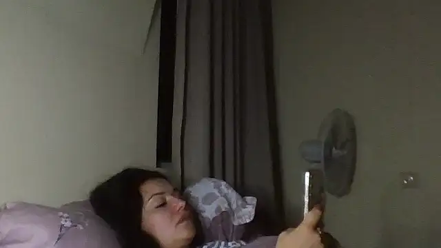 Snapshot of Linusya chatting on October 11, 5:37 pm Linusya online show from October 11, 5:37 pm