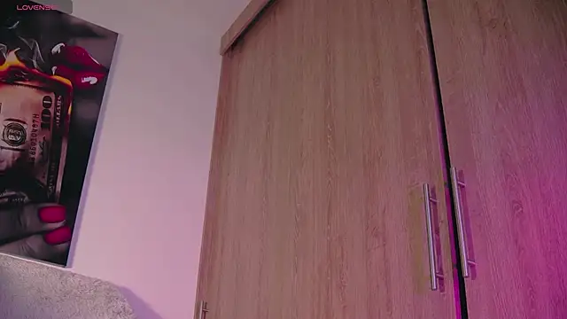 aidaadams online show from October 5, 11:37 am