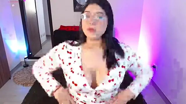 AlexaKimm online show from May 6, 9:57 am