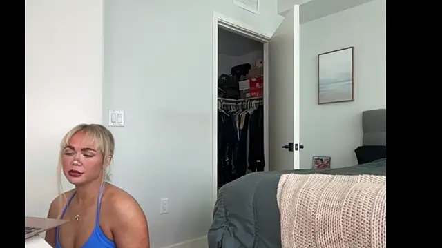 ElenaErickson online show from April 8, 8:55 pm