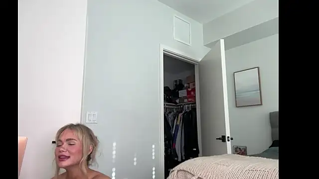 ElenaErickson online show from June 11, 12:32 am