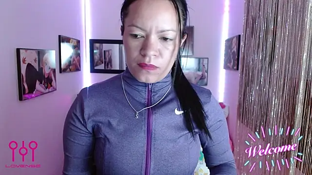 Snapshot of Cristal_w chatting on September 12, 3:08 pm Cristal w online show from September 12, 3:08 pm