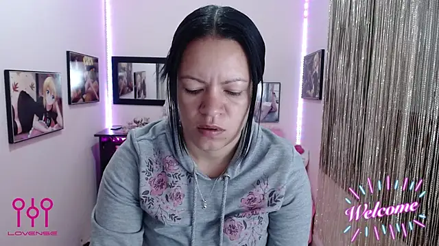 Snapshot of Cristal_w chatting on October 1, 1:38 pm Cristal w online show from October 1, 1:38 pm