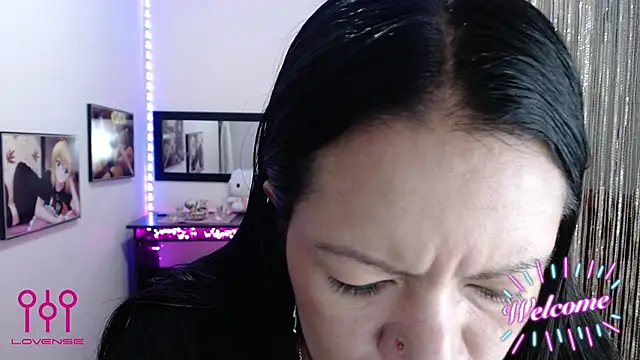 Snapshot of Cristal_w chatting on October 14, 2:30 pm Cristal w online show from October 14, 2:30 pm