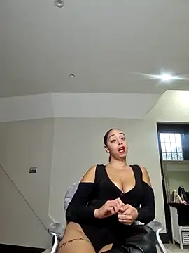 QueenTricks1 online show from December 18, 1:16 pm