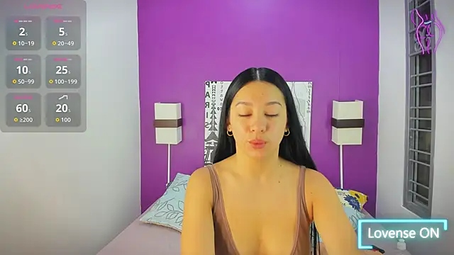 Lila Pinky online show from October 3, 1:27 pm