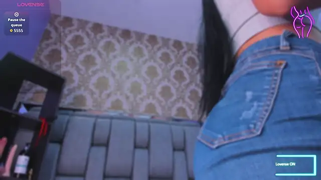 Lila Pinky online show from September 24, 1:32 pm