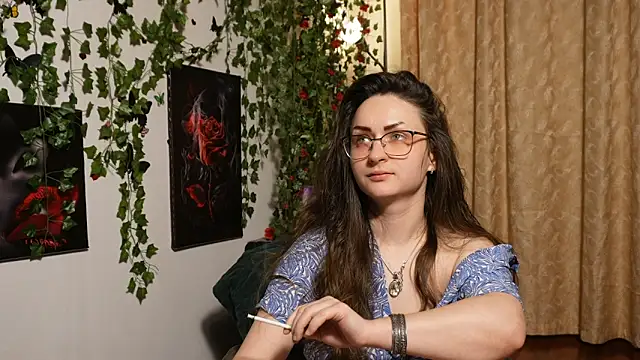 NaughtYHomemadE online show from October 25, 5:20 pm