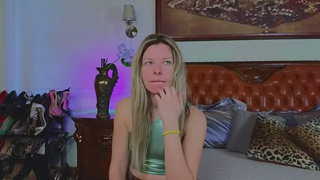 Real Tini online show from March 6, 7:14 am