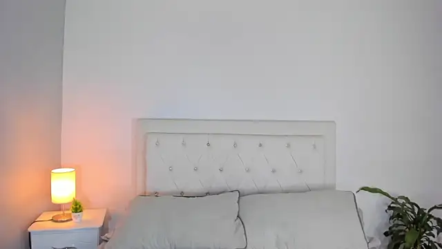 MELISSA ALVAREZ online show from October 11, 9:25 am