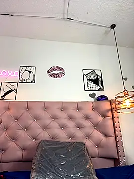 Snapshot of antonella87 chatting on September 11, 10:21 pm antonella87 online show from September 11, 10:21 pm