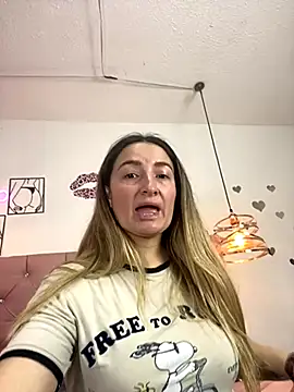 Snapshot of antonella87 chatting on September 20, 4:38 pm antonella87 online show from September 20, 4:38 pm