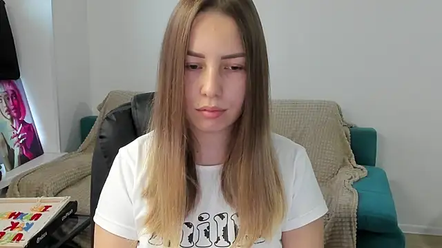 Mia shy1 online show from December 15, 6:40 am