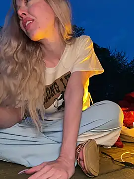 propertyofdaddy online show from April 15, 12:22 am