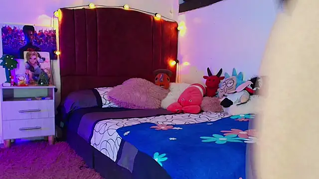 alisson zafiro  online show from October 10, 3:44 am