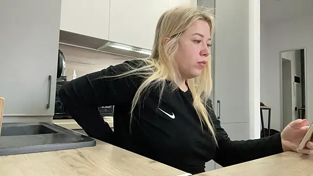 Embersweetbunny online show from September 27, 6:42 am