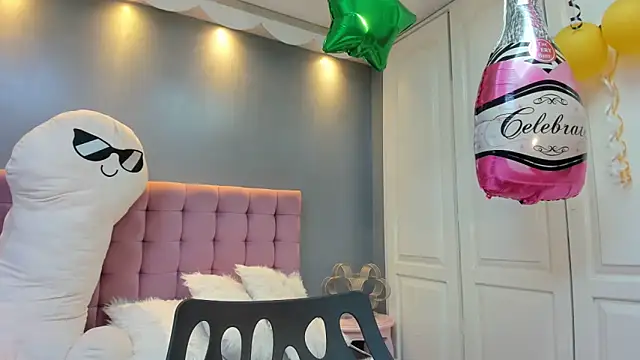 IssadoraJames online show from October 5, 2:22 pm