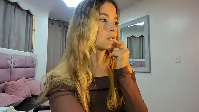 IssadoraJames online show from November 28, 8:12 pm