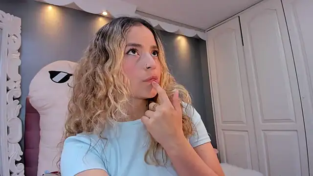 IssadoraJames online show from November 8, 2:11 pm